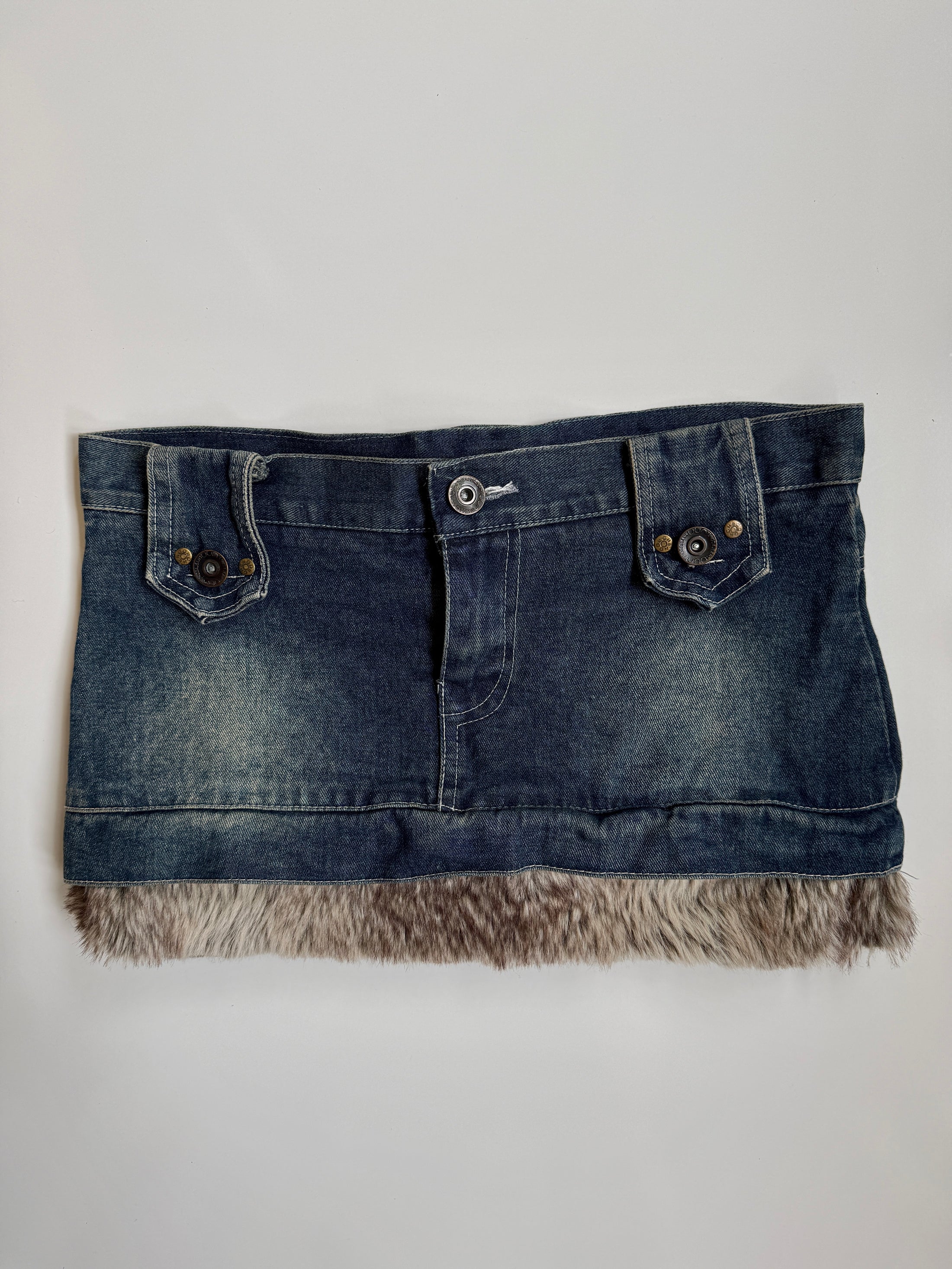 00's Denim micro mini w faux fur trim • Size 8
