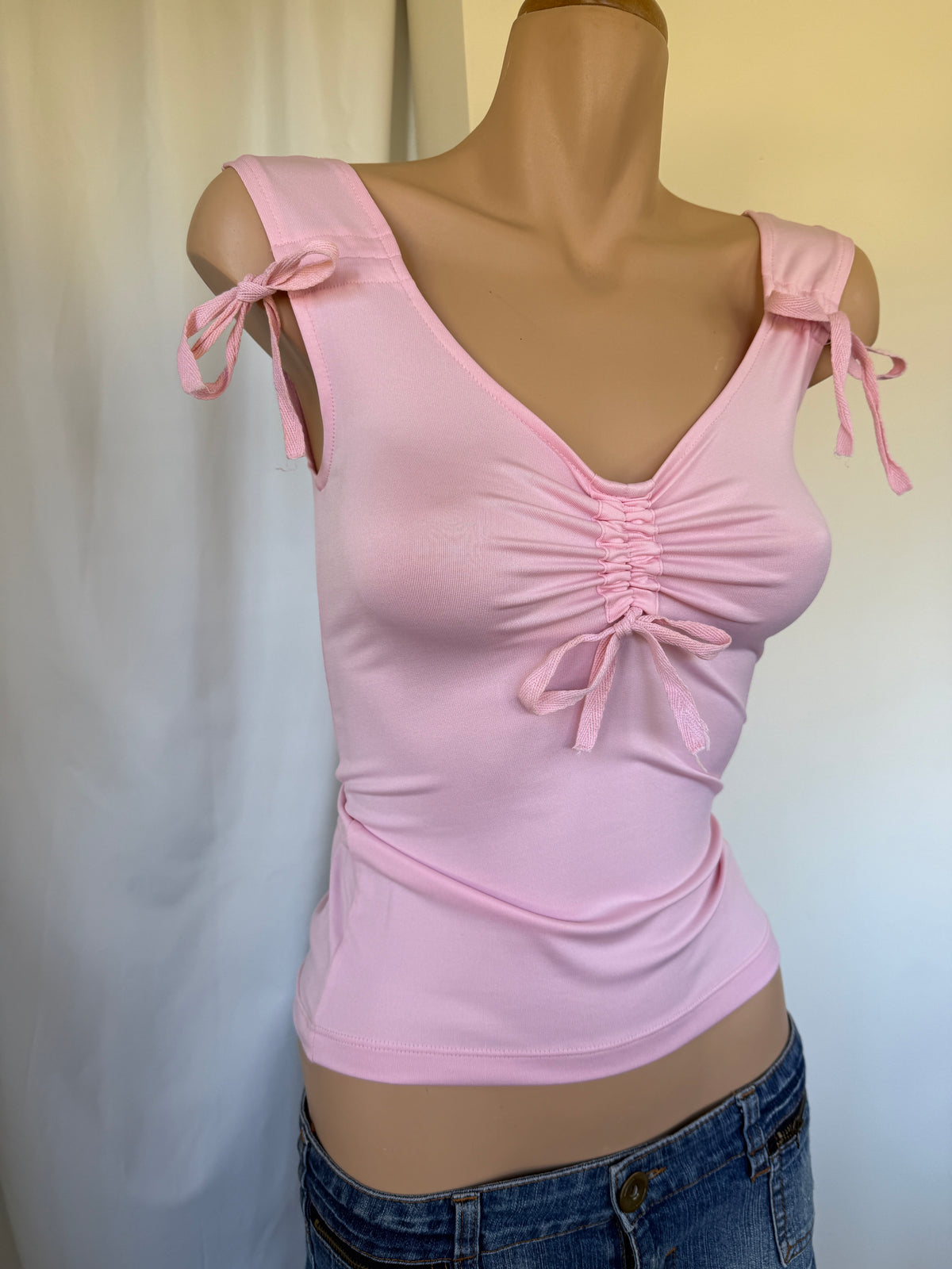 00s Pink baby tee w ruching detail • Size S