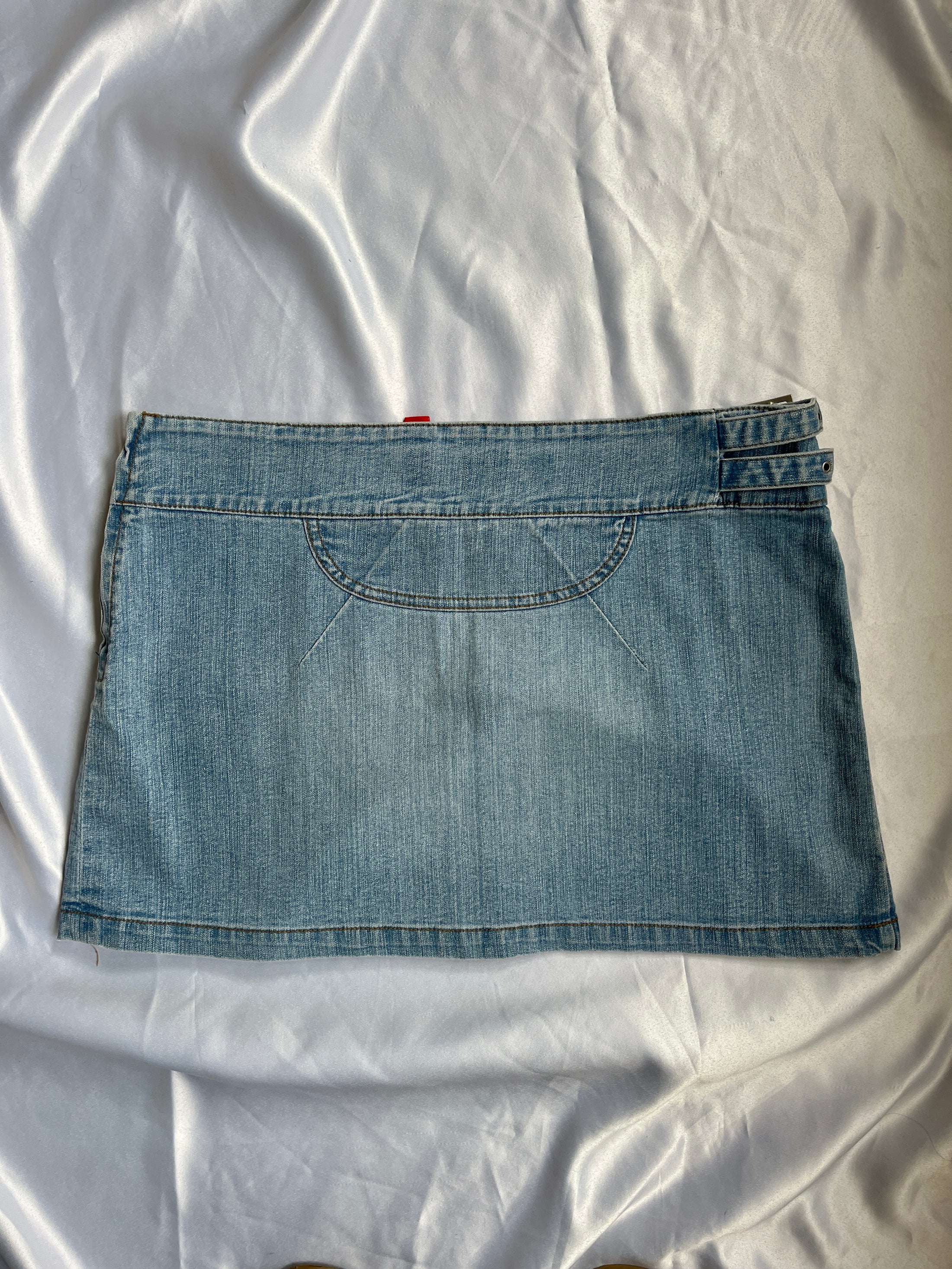 00's Fishbone denim pleat mini w buckles
