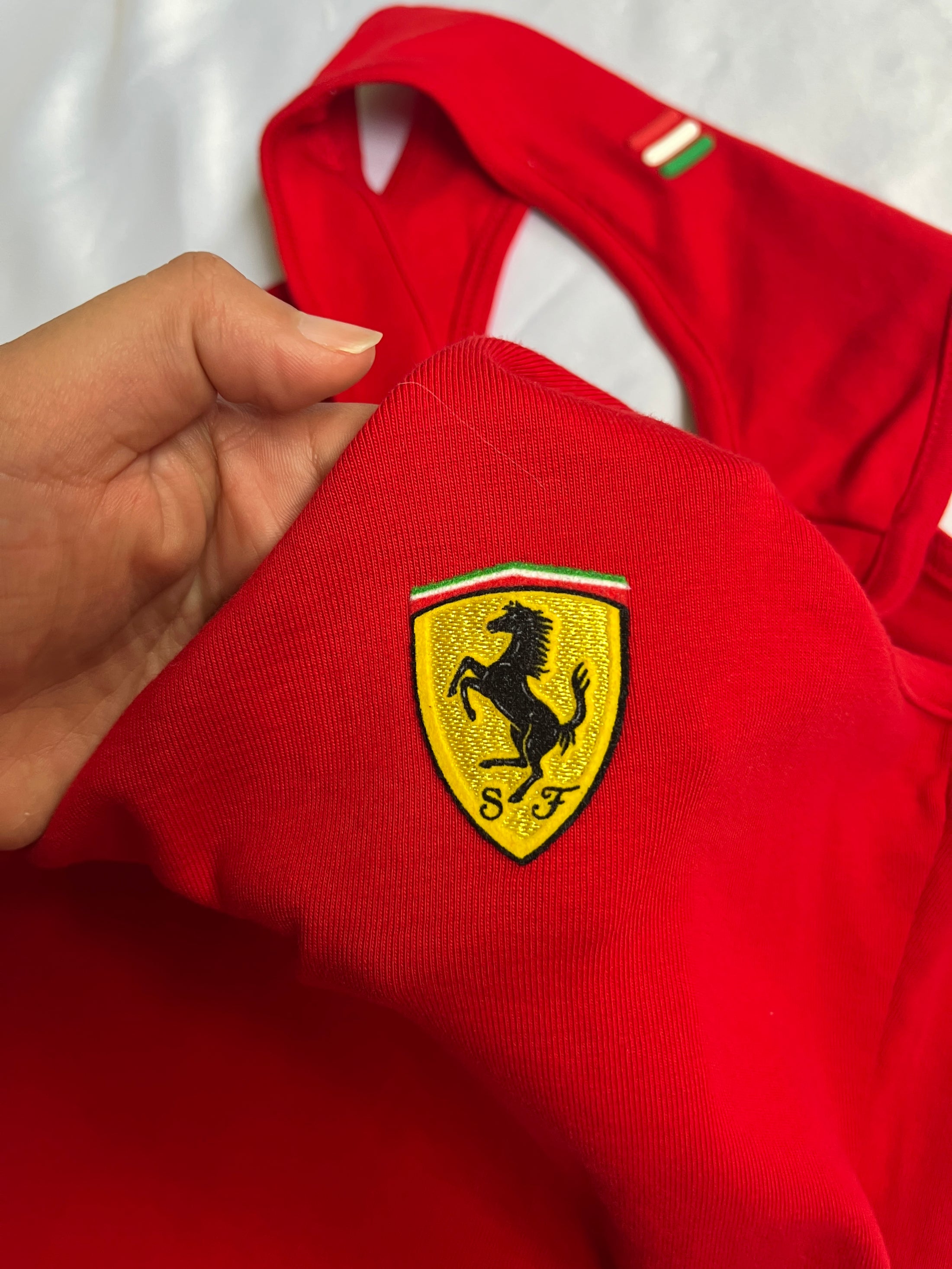00's Ferrari emblem tank
