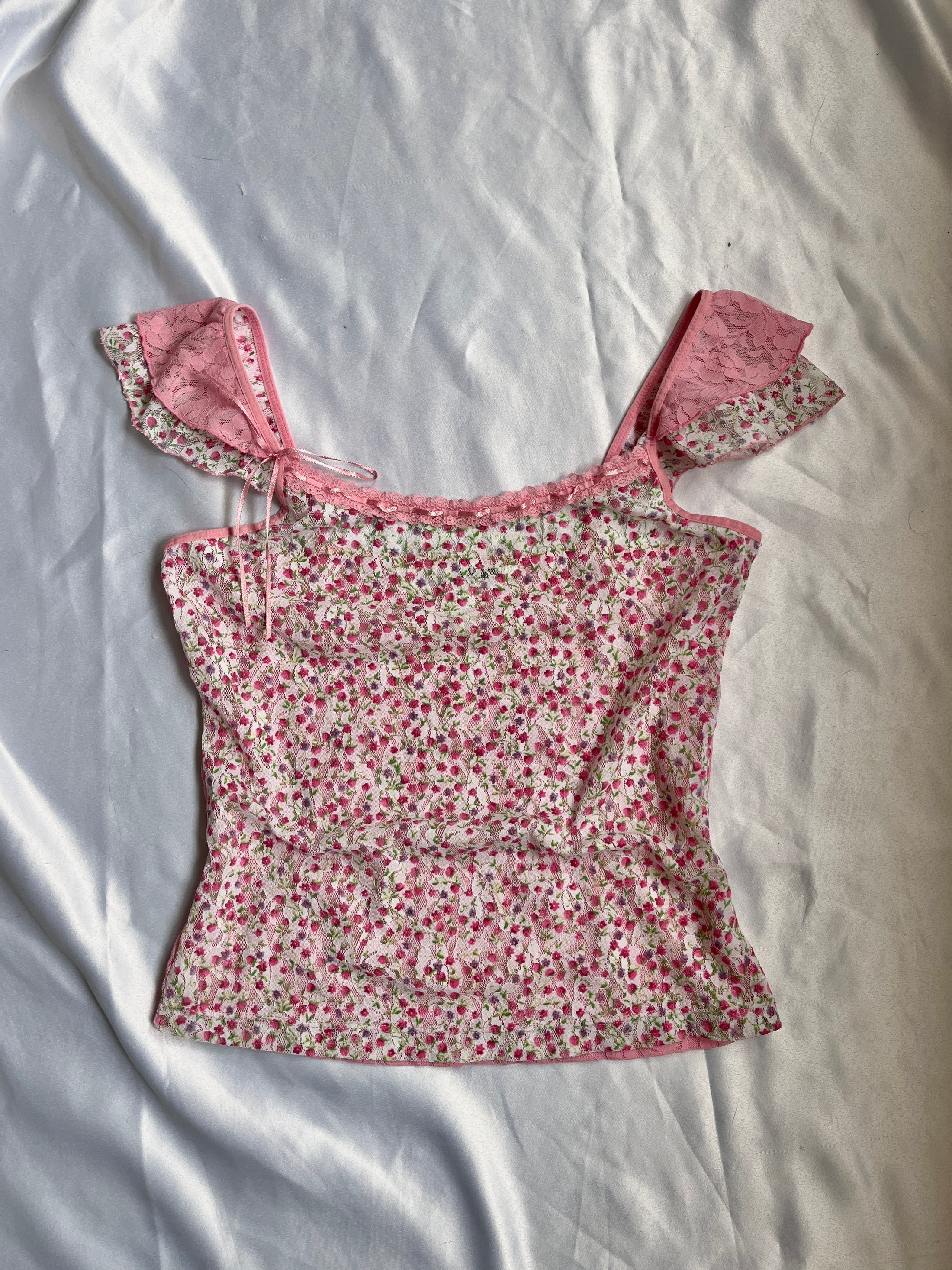 00's Dainty lace floral top