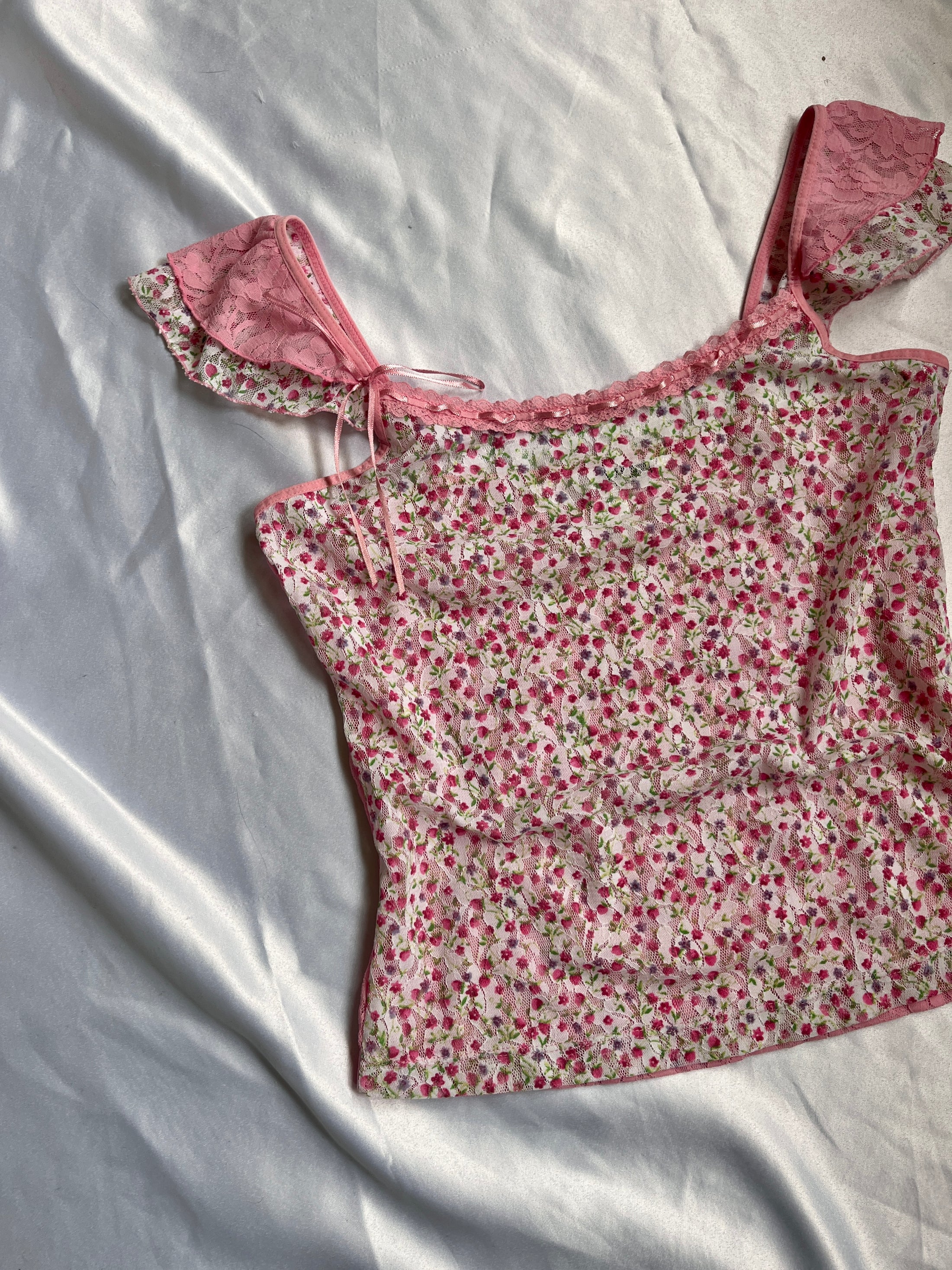 00's Dainty lace floral top