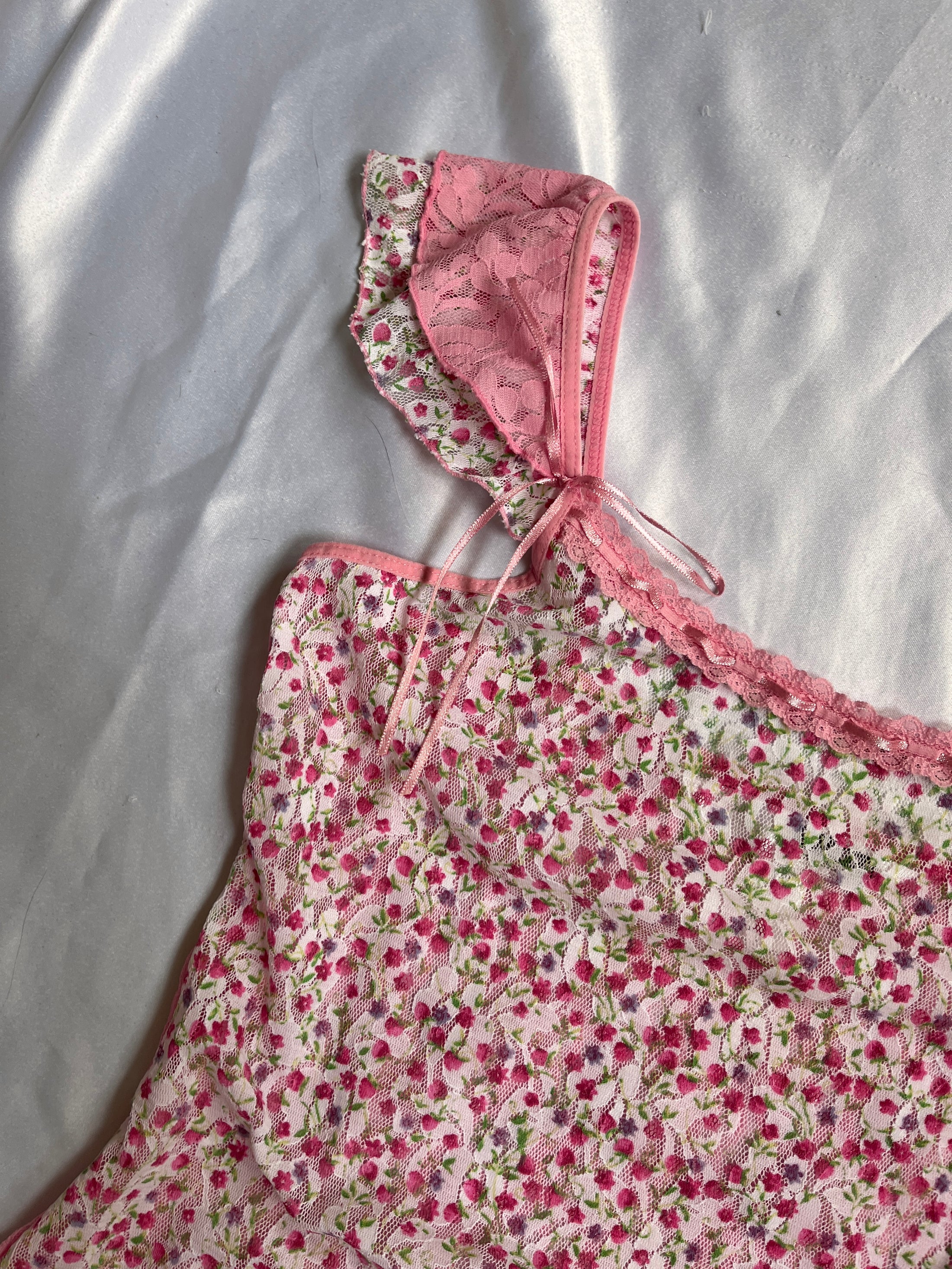 00's Dainty lace floral top