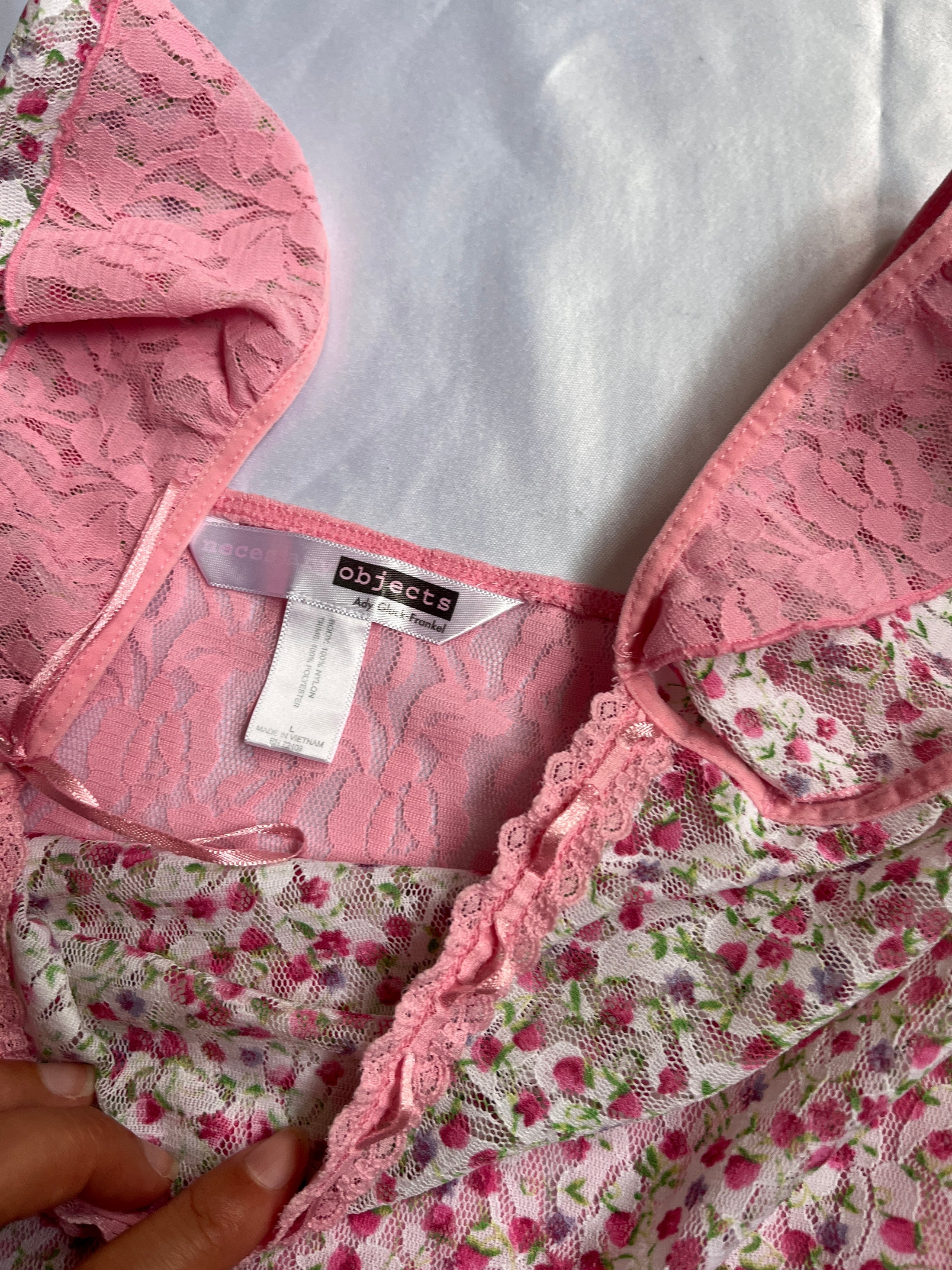 00's Dainty lace floral top