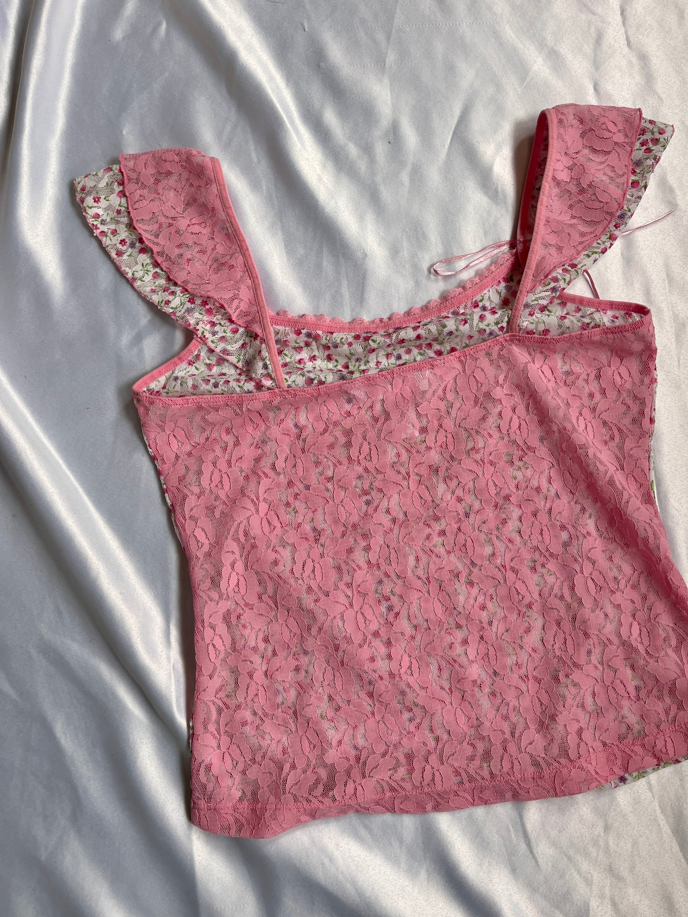 00's Dainty lace floral top