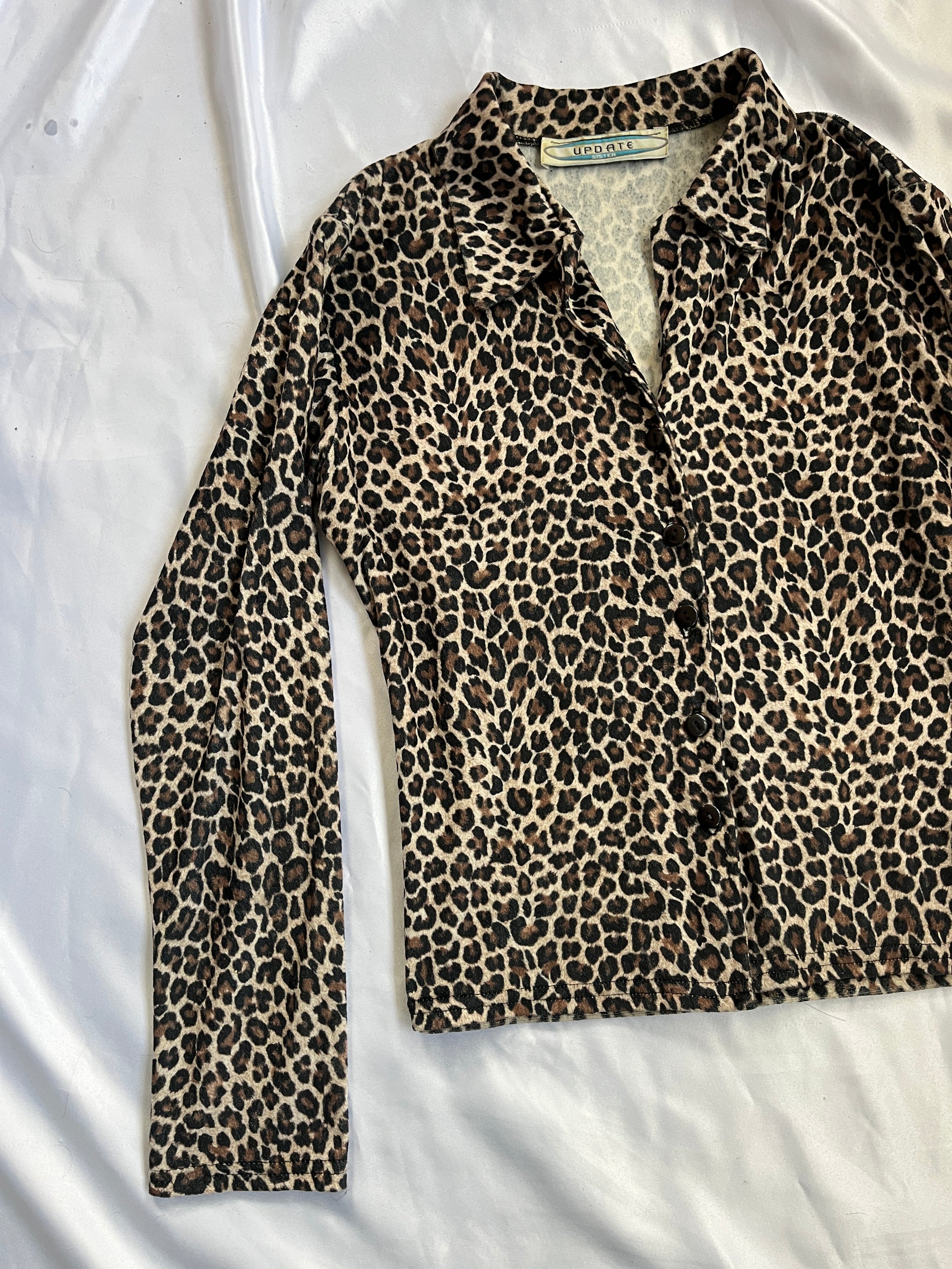 90's textured leopard print button down • Size M