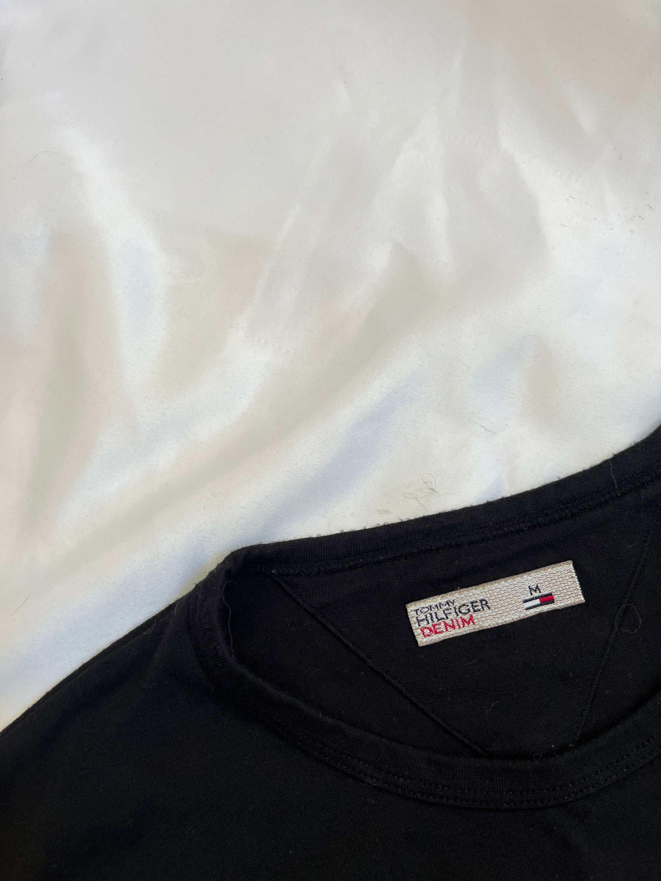 00's Tommy Hilfiger baby tee • Size M