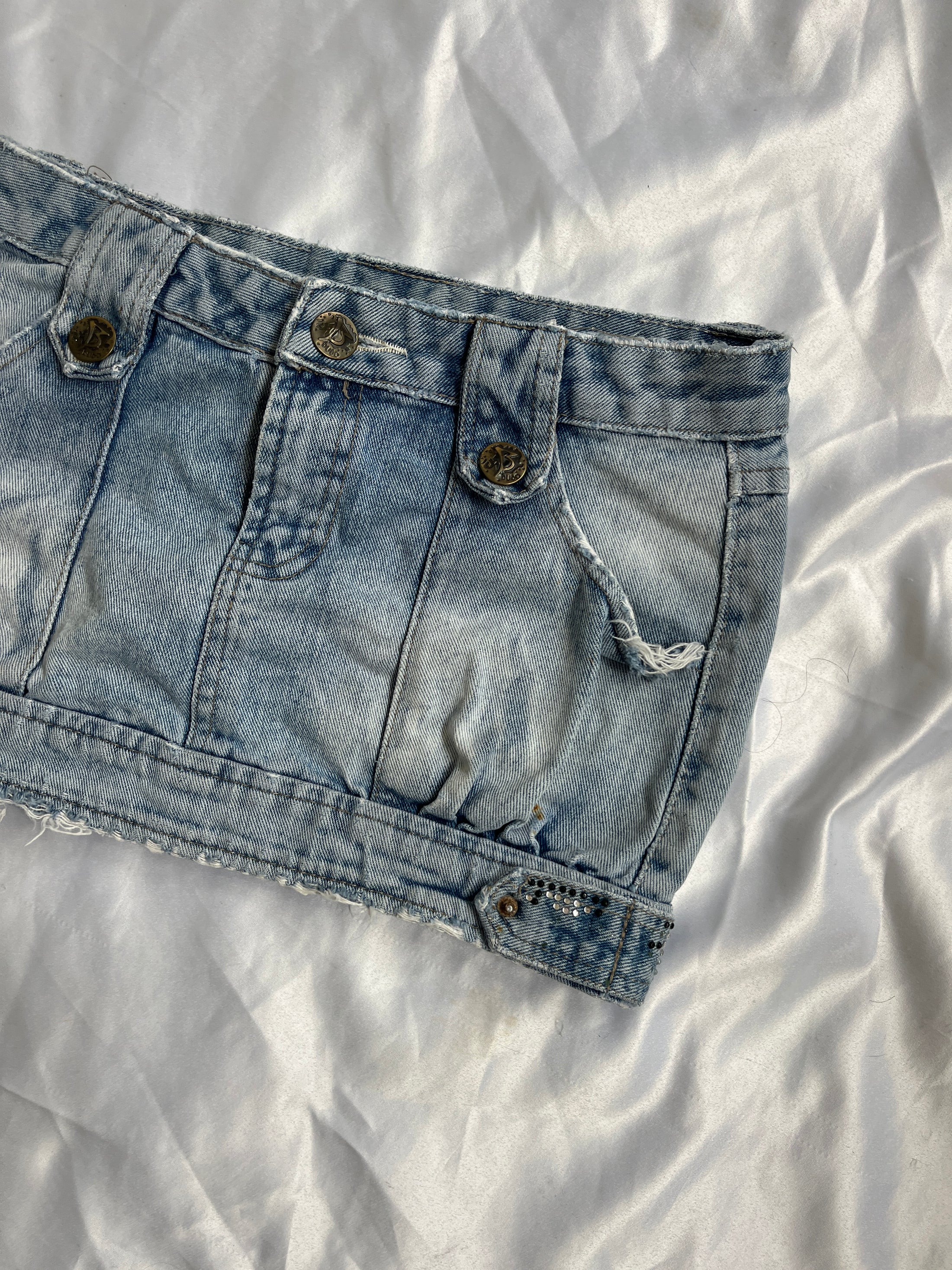 00's Lightwash denim micro mini • Size 6