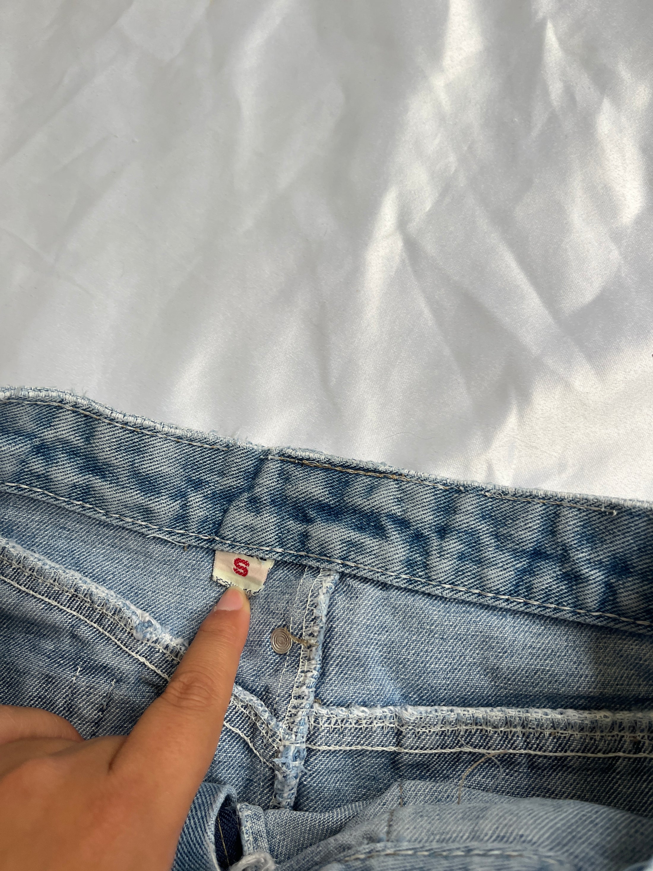 00's Lightwash denim micro mini • Size 6