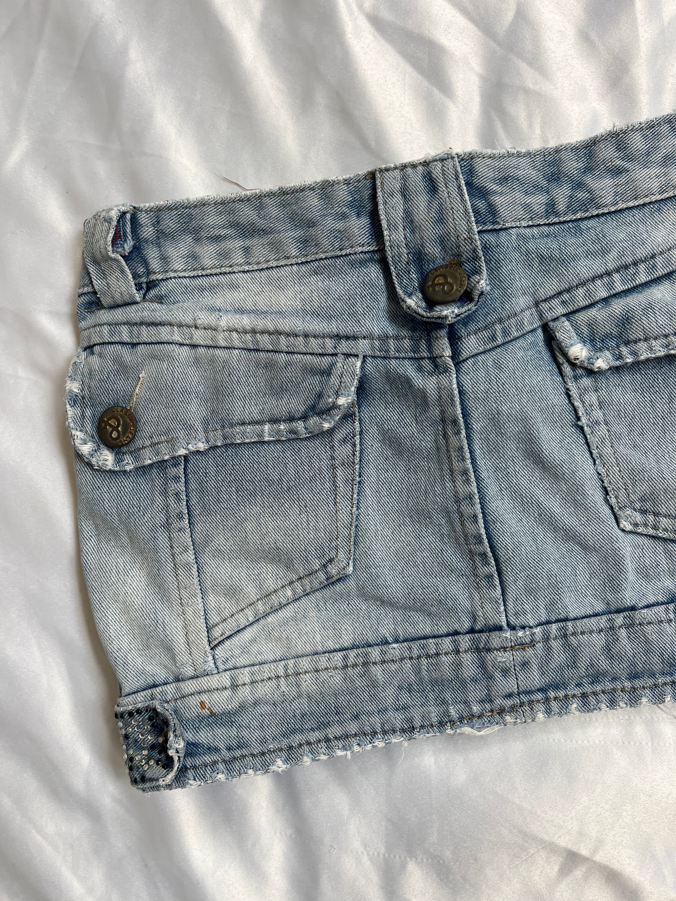 00's Lightwash denim micro mini • Size 6