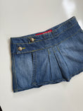 Load image into Gallery viewer, 00's Favori jeans denim pleat mini • Size 6
