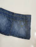Load image into Gallery viewer, 00's Favori jeans denim pleat mini • Size 6
