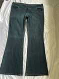 Load image into Gallery viewer, 00's Low-rise flared jeans
