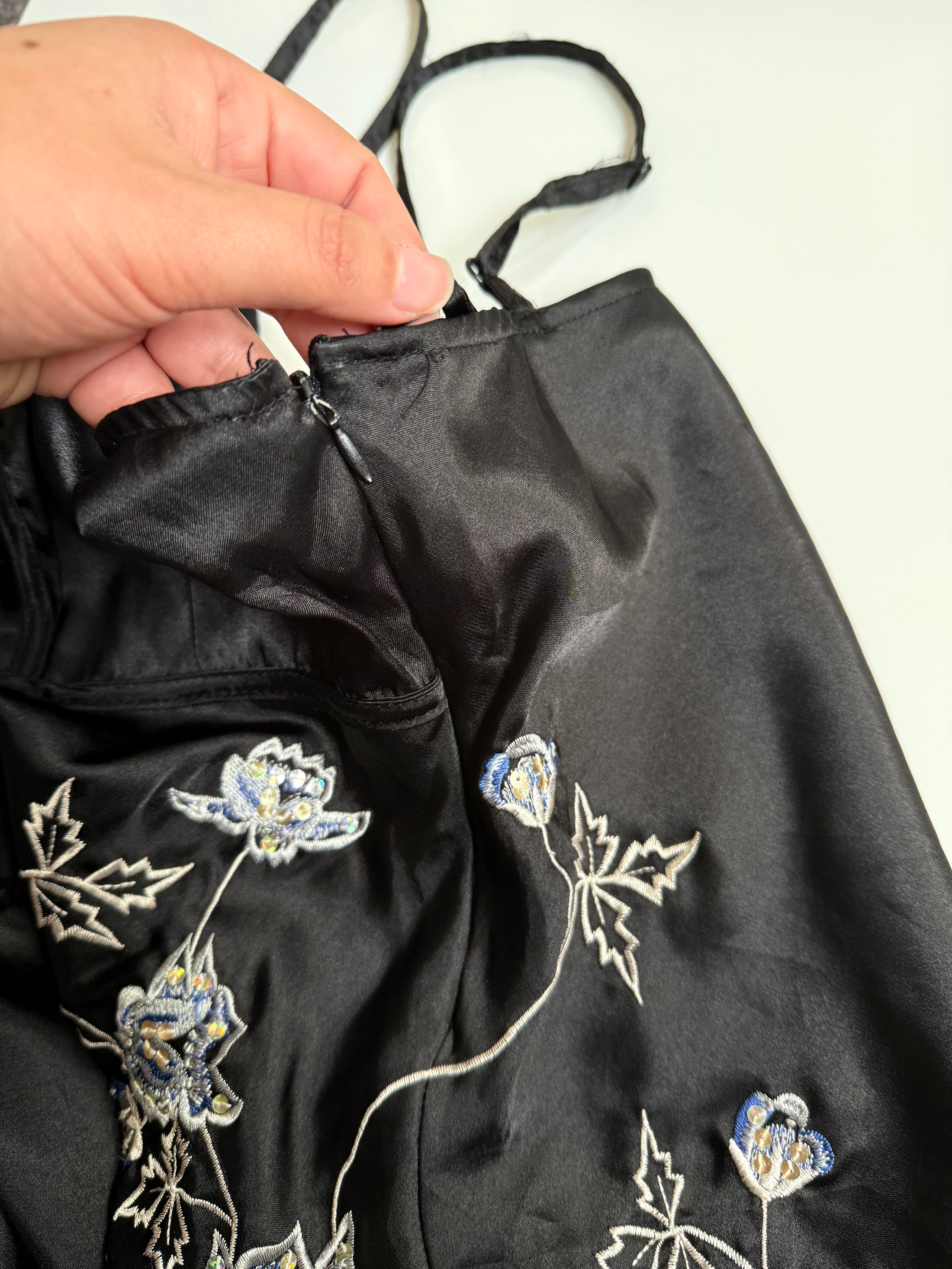00's Satin embroidered sequin cami w lace trim • Size 12