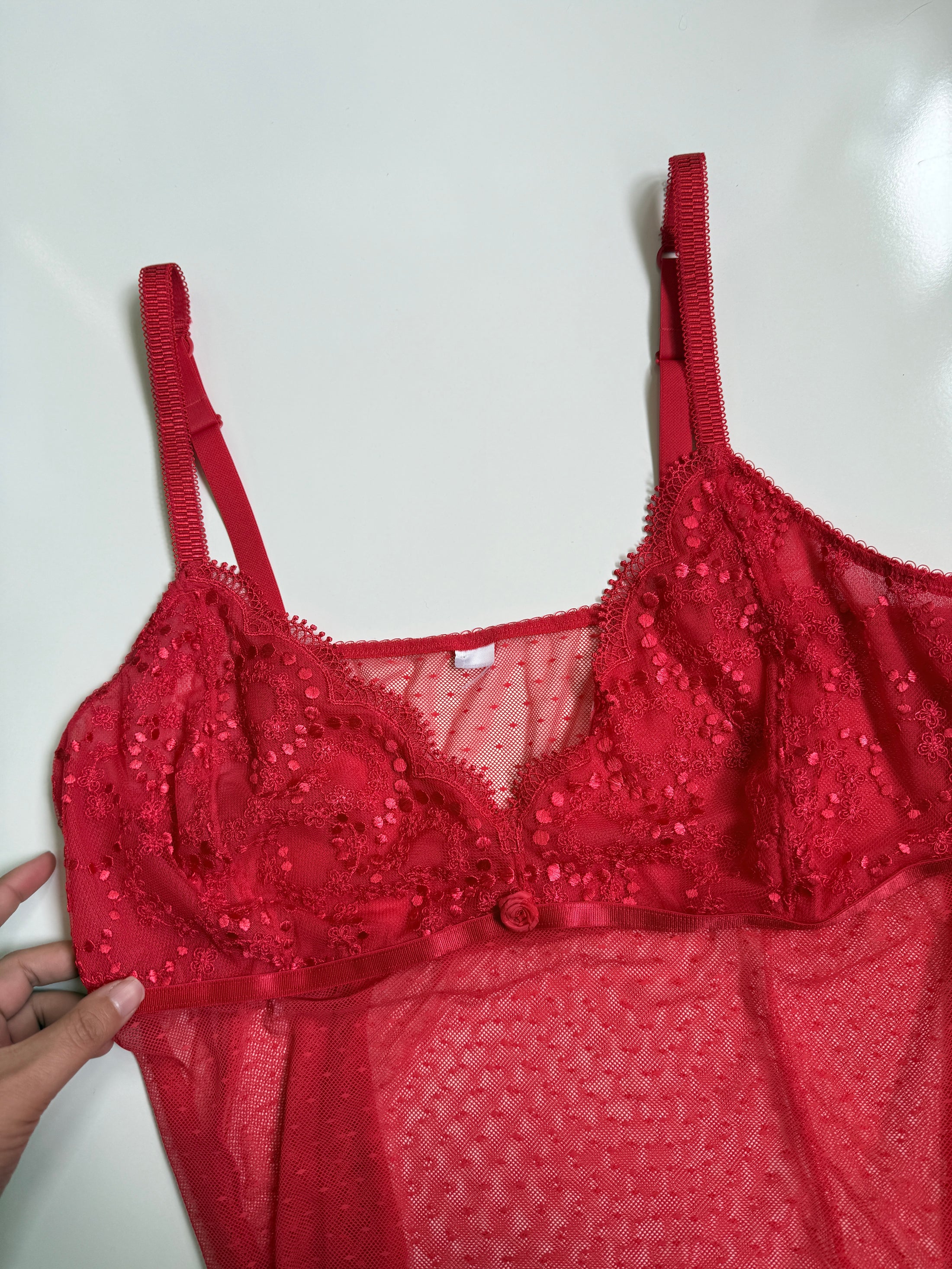 00’s Red mesh/lace cami • Size XL