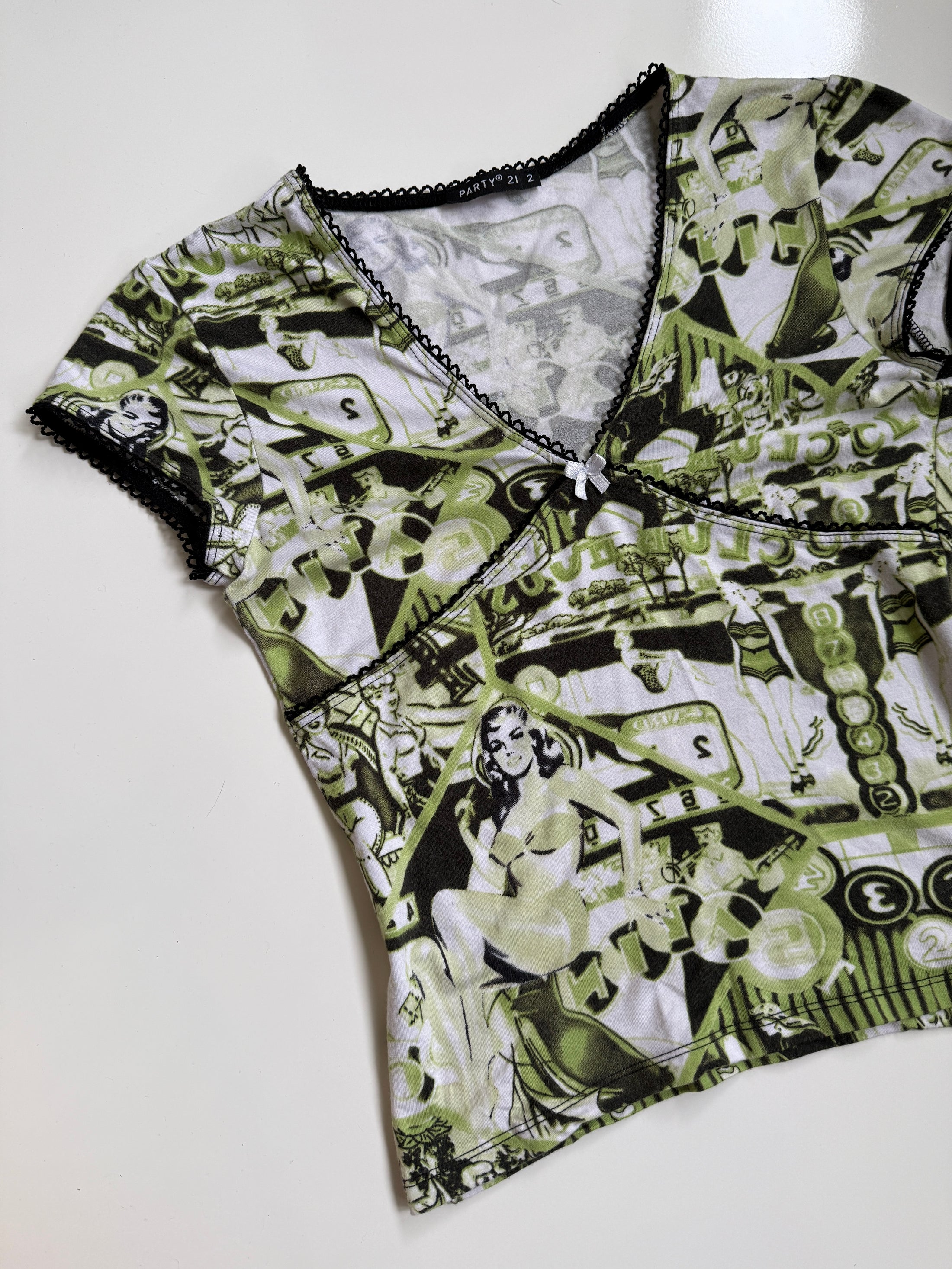 00's Party 21 retro graphic print top • Size S