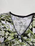 Load image into Gallery viewer, 00's Party 21 retro graphic print top • Size S
