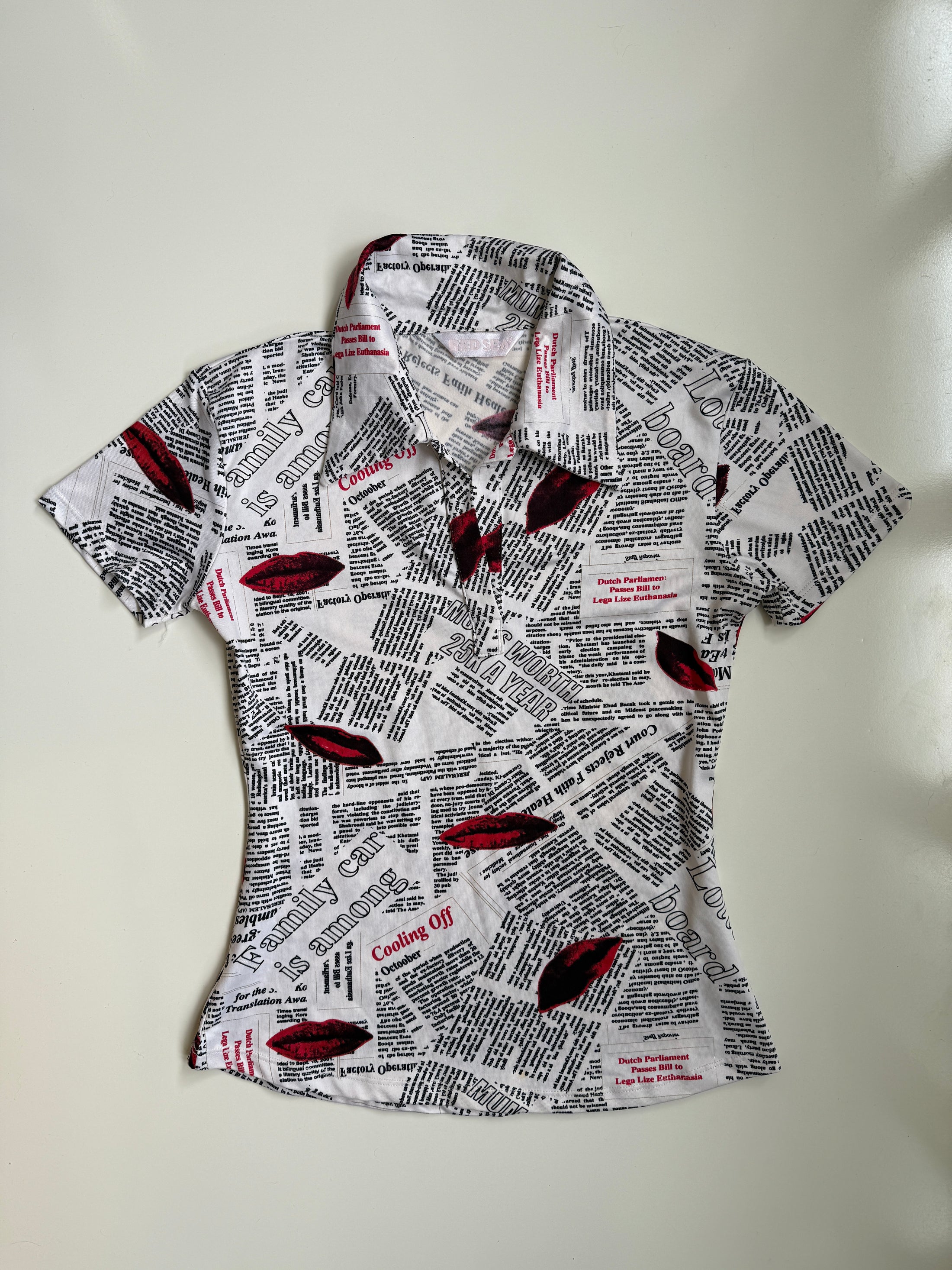00's Lips newspaper print top • Size L