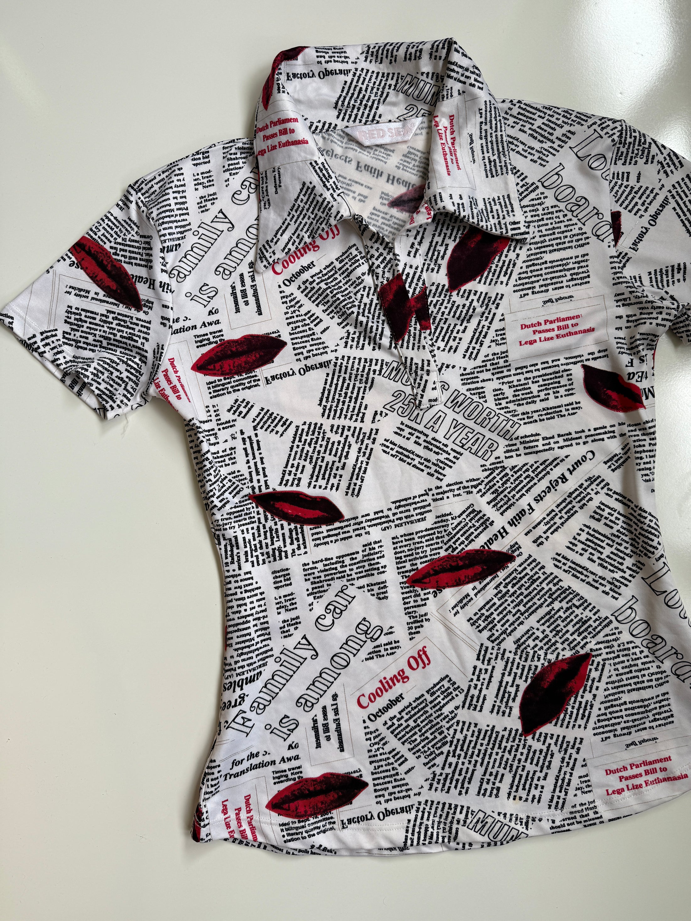 00's Lips newspaper print top • Size L