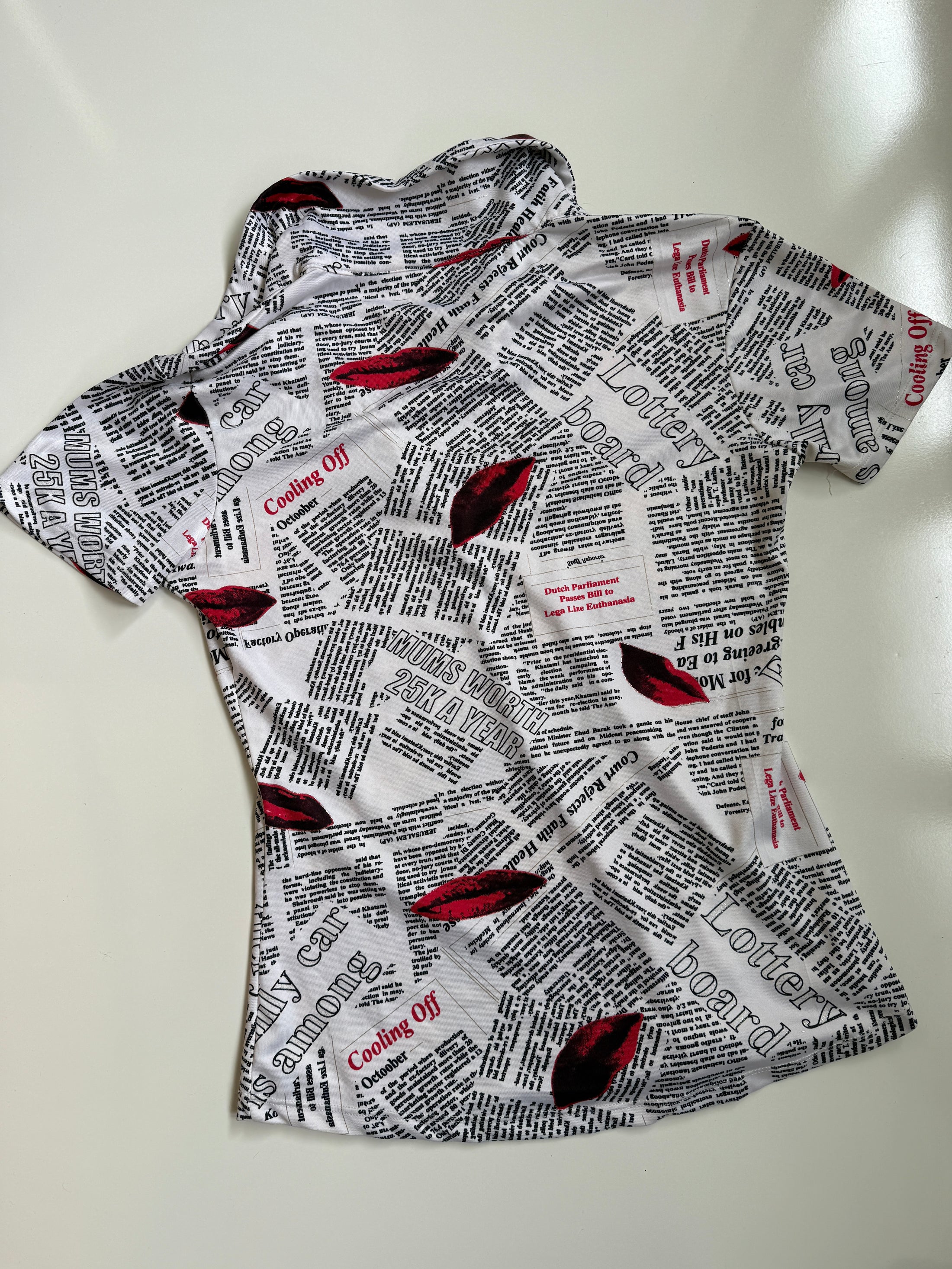 00's Lips newspaper print top • Size L