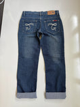 Load image into Gallery viewer, 00's Guess denim capris • Size 6
