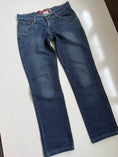 Load image into Gallery viewer, 00's Guess denim capris • Size 6
