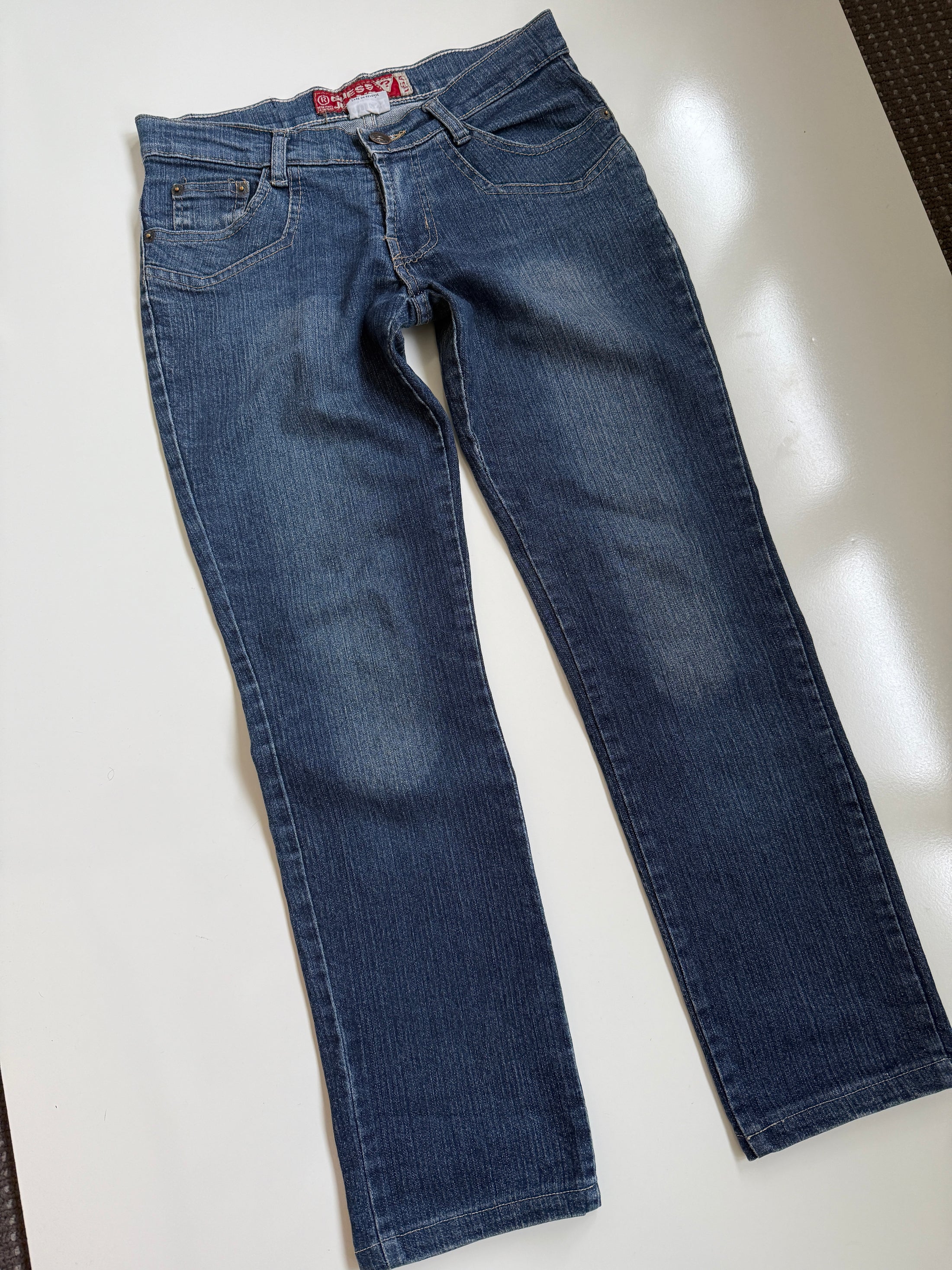 00's Guess denim capris • Size 6