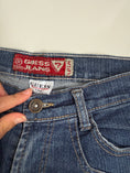 Load image into Gallery viewer, 00's Guess denim capris • Size 6
